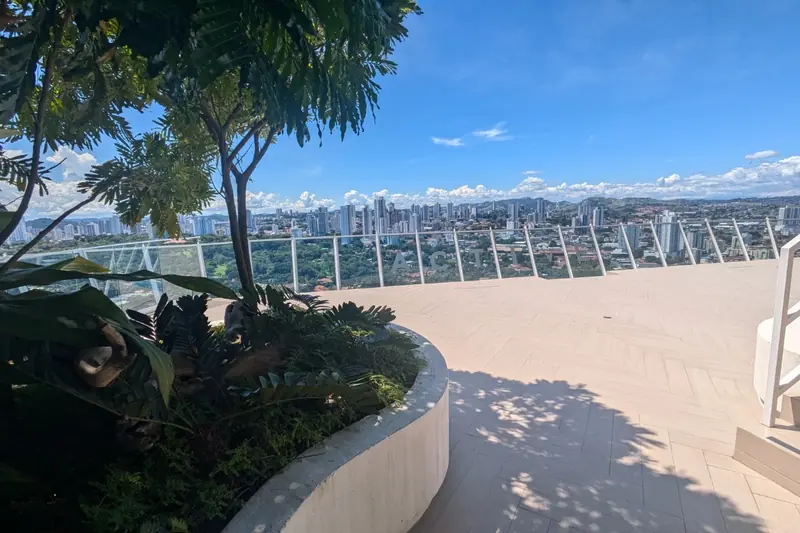 Terraza del Sport Center con vista a la ciudad